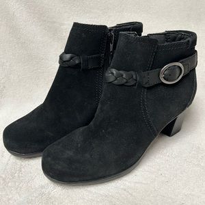 Clark bendable boots